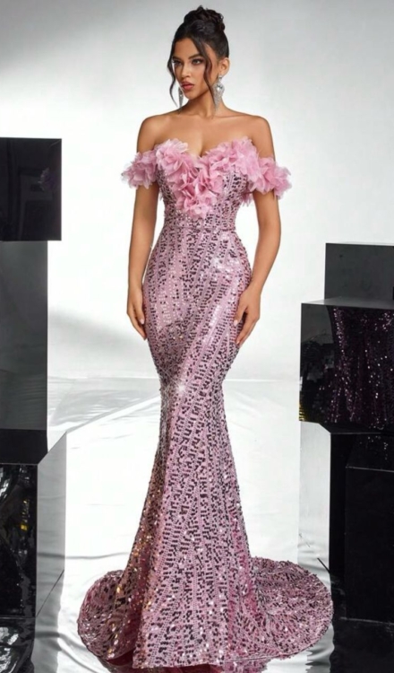 Elegant And Romantic Sparkling Sequin Evening Dress With Feather Decorated Shoulder
